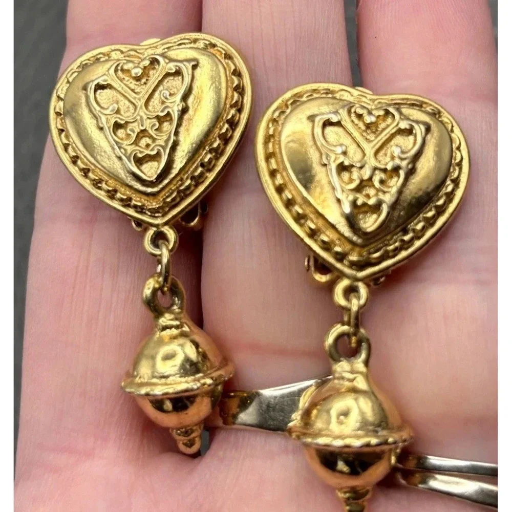 Vintage 80s Chunky Ornate Heart Drop Dangle Bead Clip On Earrings Gold Tone